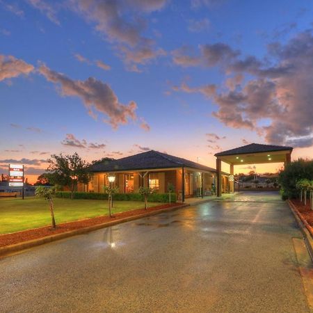 Bushman'S Motor Inn พาร์กส์ ภายนอก รูปภาพ