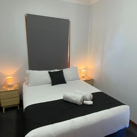 Bushman'S Motor Inn พาร์กส์ ภายนอก รูปภาพ