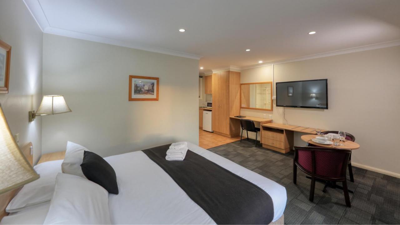 Bushman'S Motor Inn พาร์กส์ ภายนอก รูปภาพ