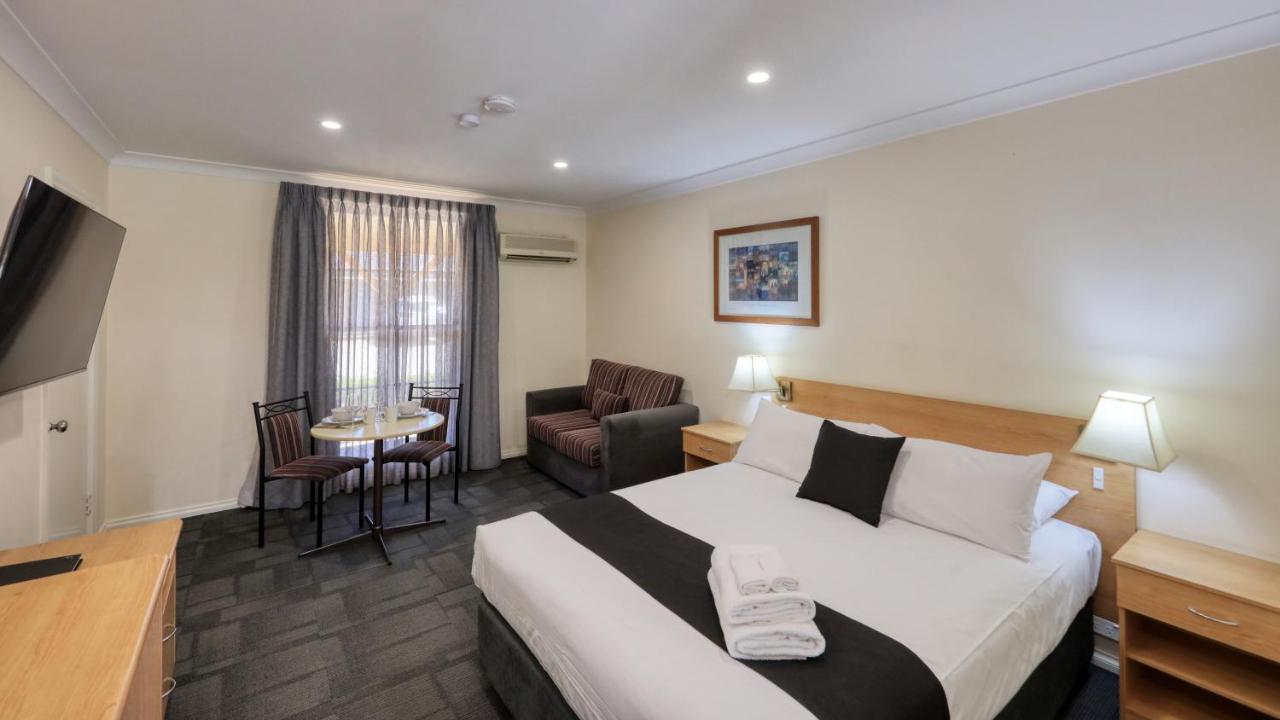 Bushman'S Motor Inn พาร์กส์ ภายนอก รูปภาพ