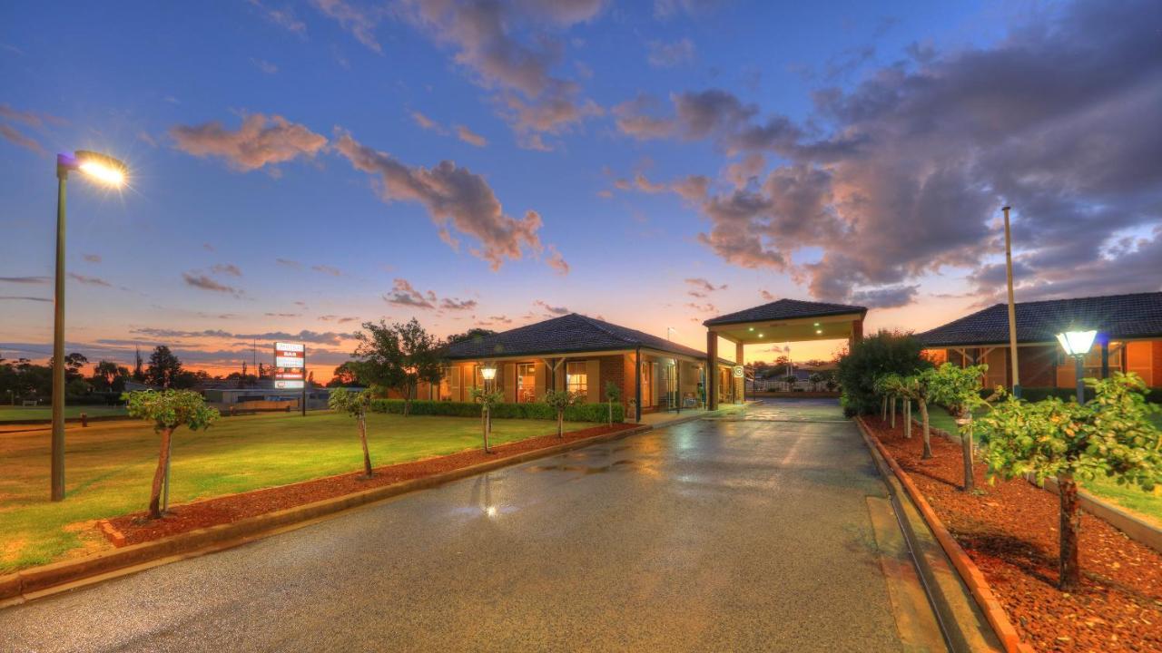 Bushman'S Motor Inn พาร์กส์ ภายนอก รูปภาพ