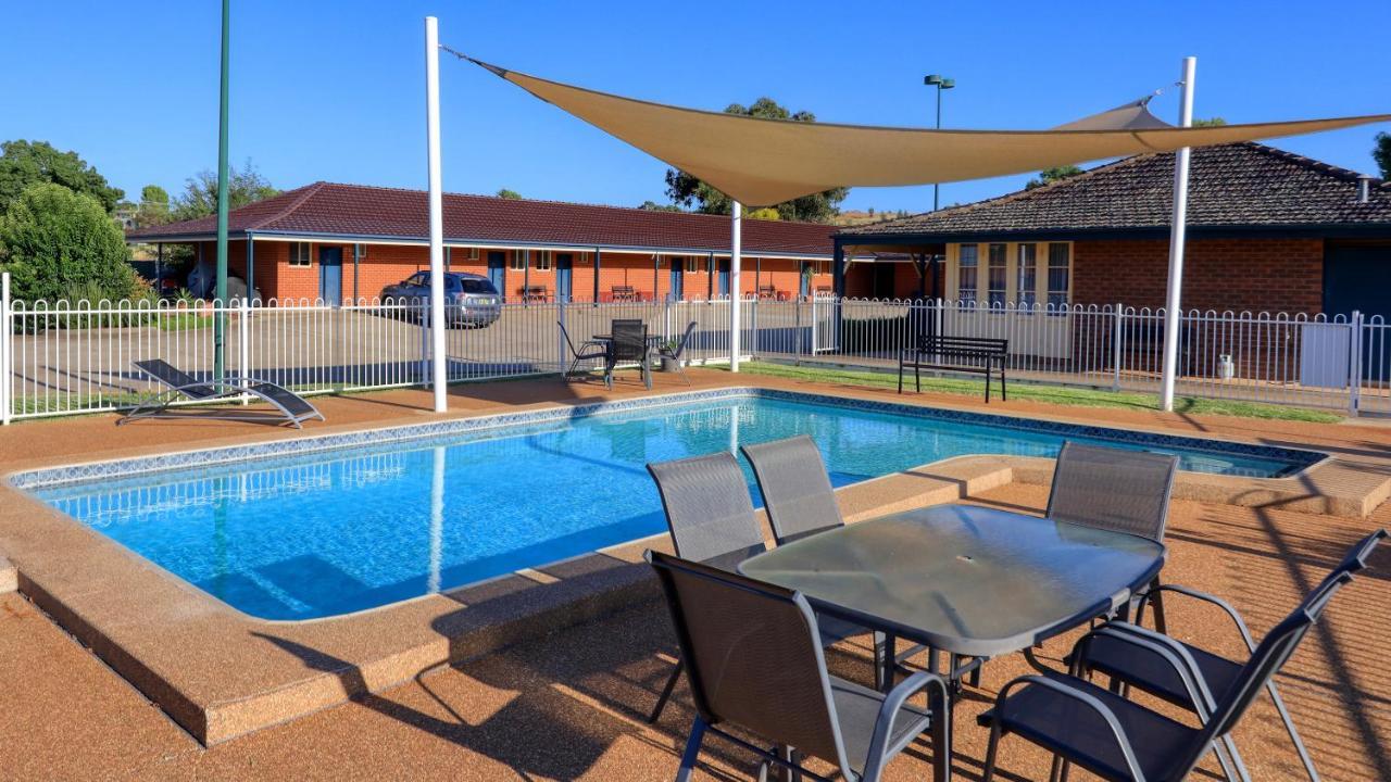 Bushman'S Motor Inn พาร์กส์ ภายนอก รูปภาพ