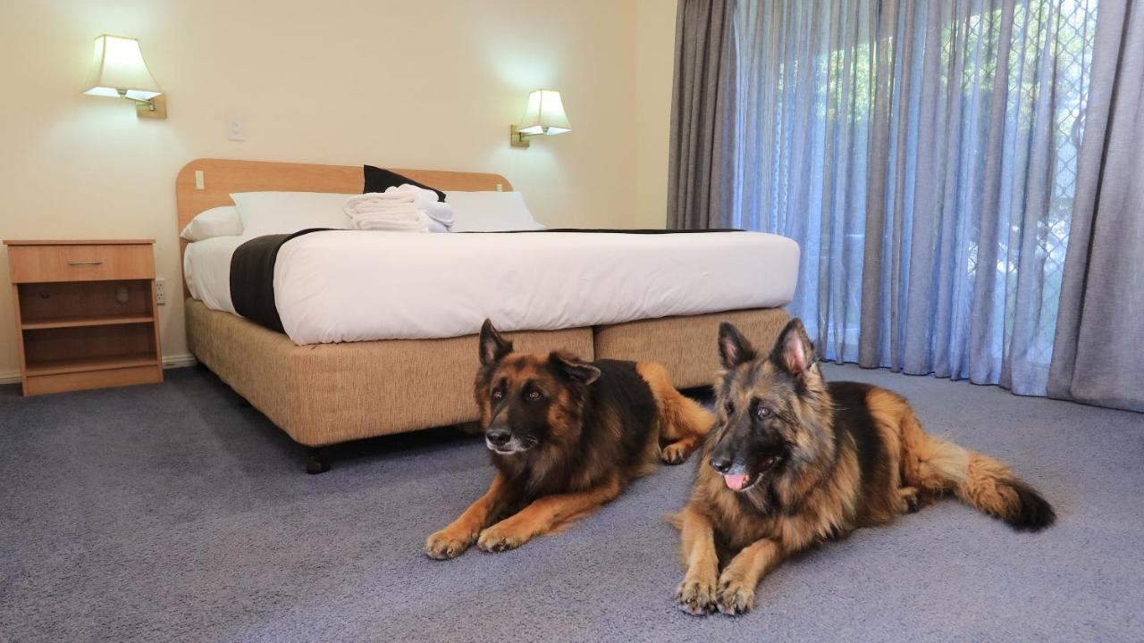 Bushman'S Motor Inn พาร์กส์ ภายนอก รูปภาพ
