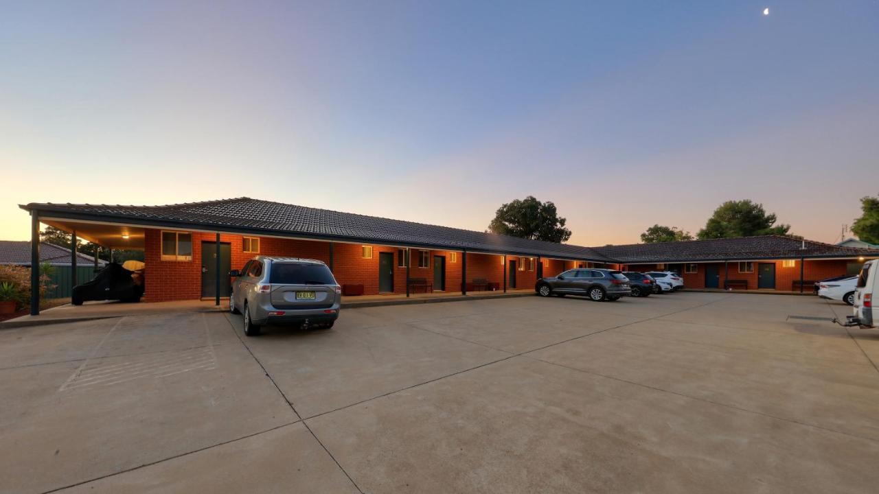 Bushman'S Motor Inn พาร์กส์ ภายนอก รูปภาพ
