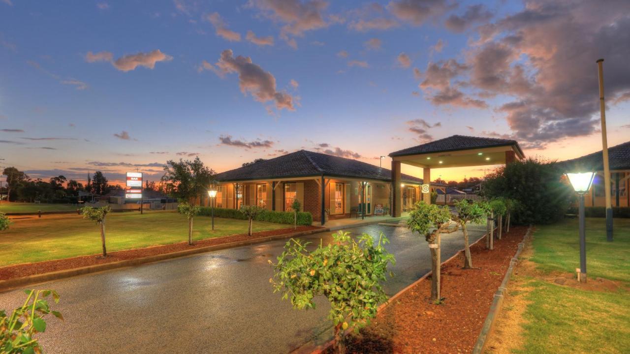 Bushman'S Motor Inn พาร์กส์ ภายนอก รูปภาพ