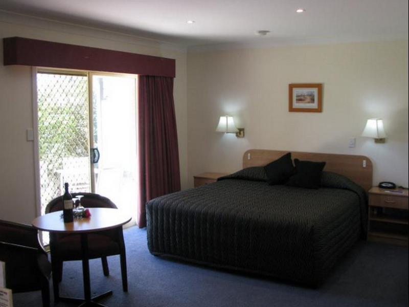 Bushman'S Motor Inn พาร์กส์ ภายนอก รูปภาพ