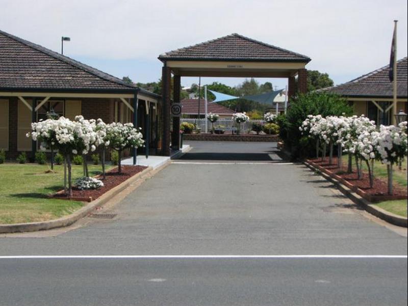 Bushman'S Motor Inn พาร์กส์ ภายนอก รูปภาพ